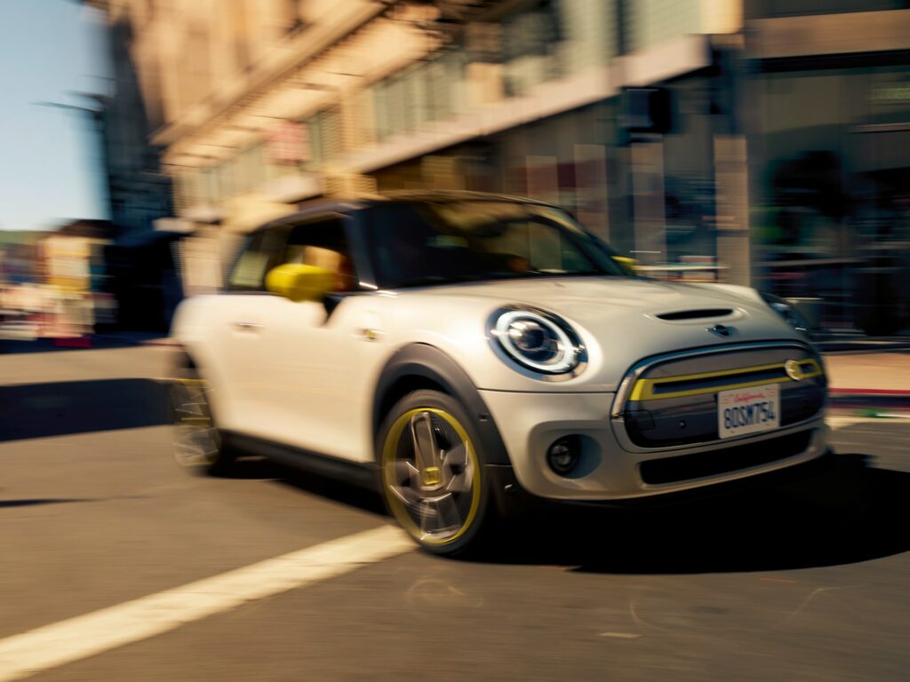 Cooper SE Acceleration